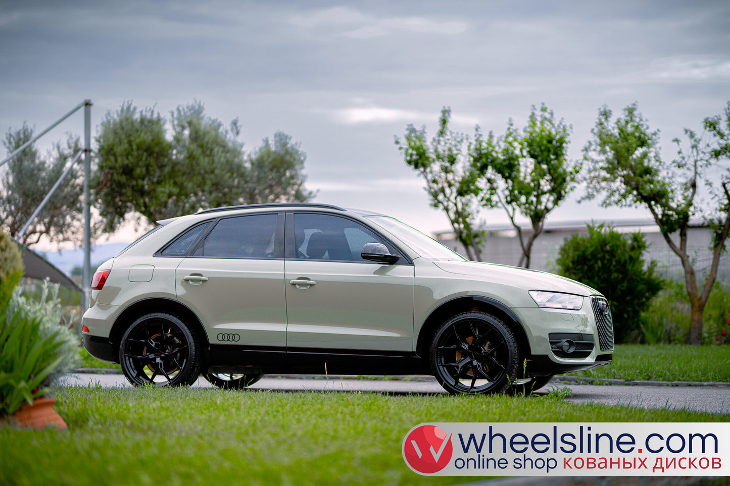 Beige Audi Q3 1-Piece VS HF-51 Piano Black 240803