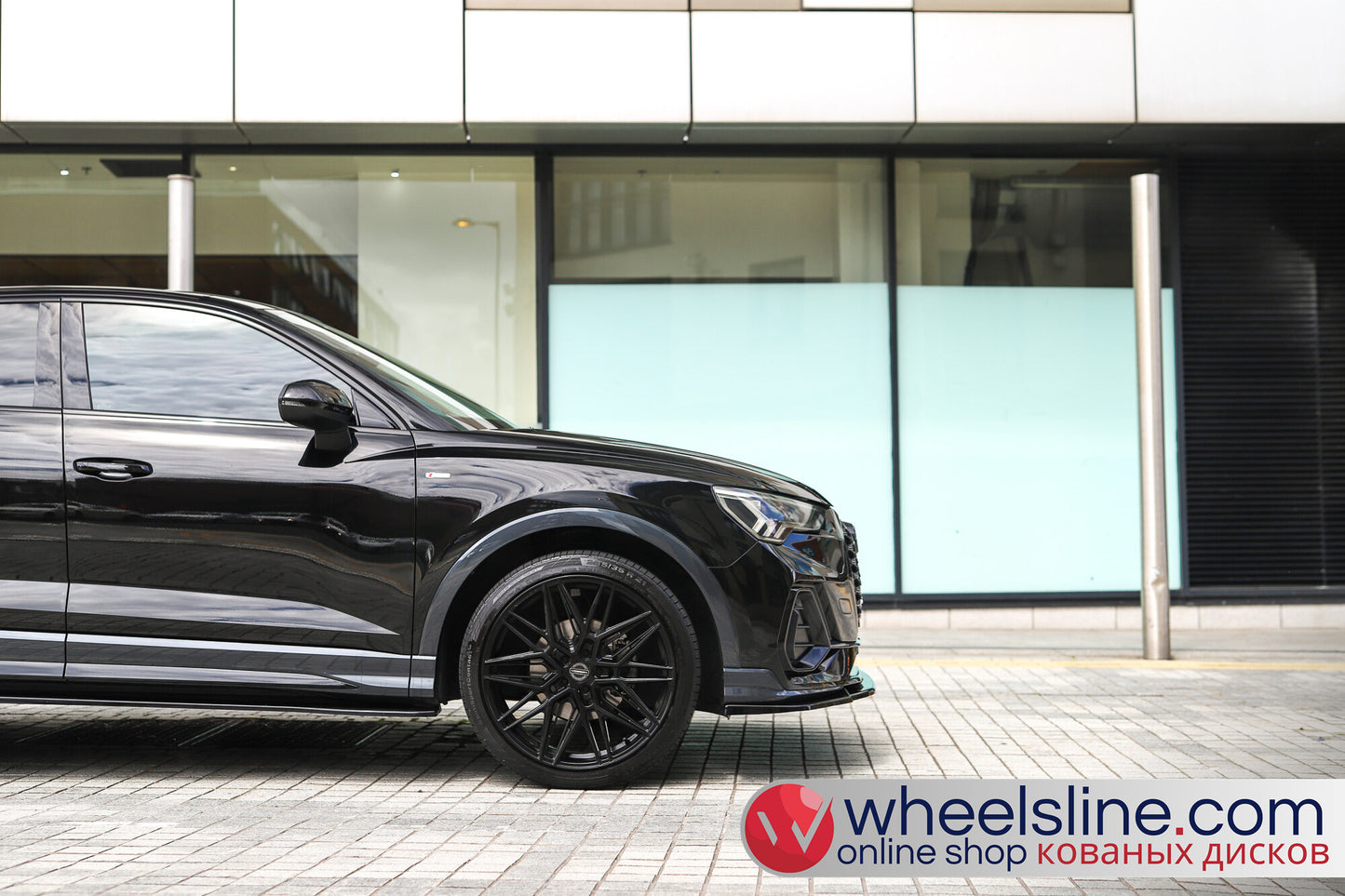 Black Audi Q3 1-Piece VS HF-71  Piano Black 240803