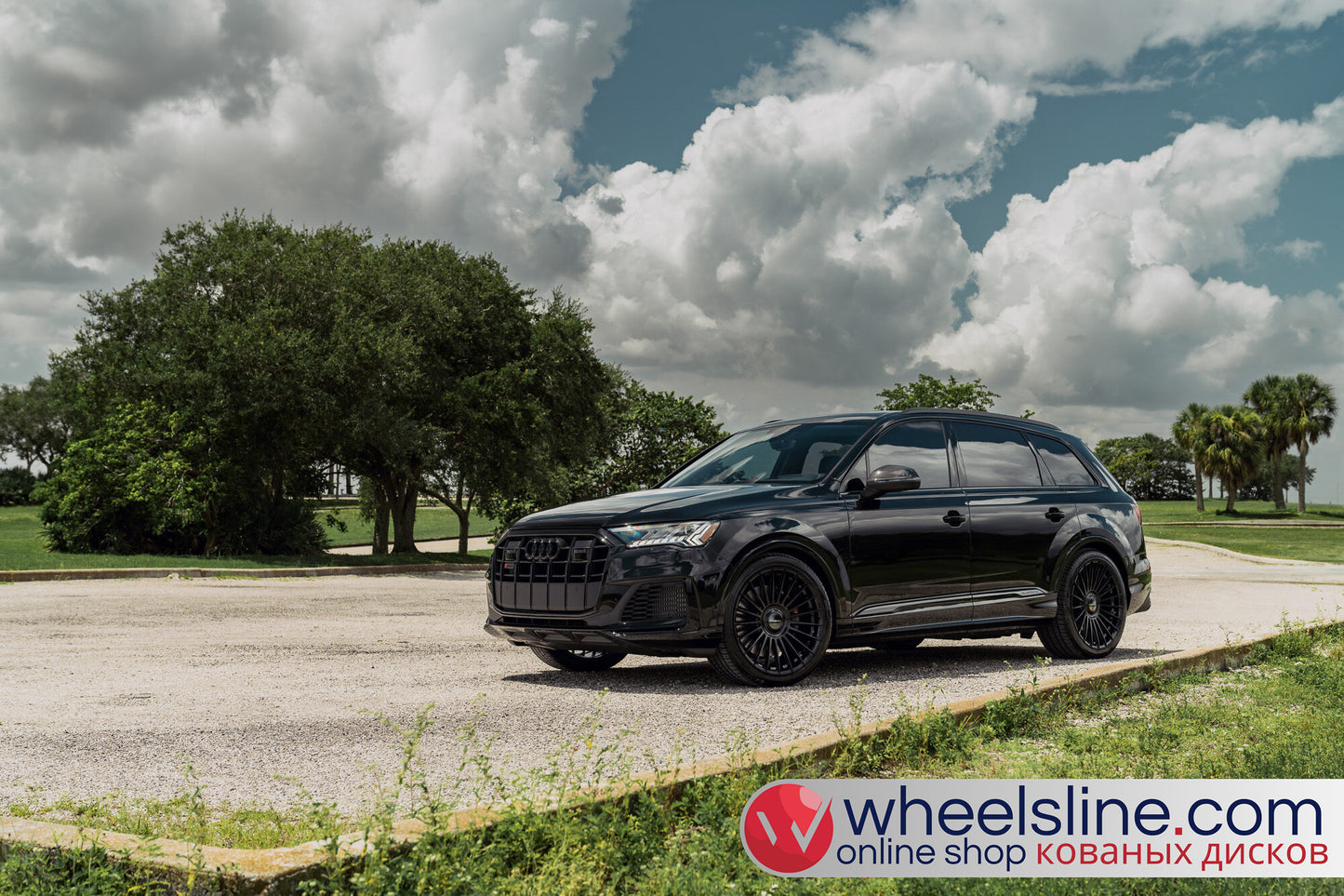 Black  Audi Q7 1-Piece VS HF-81 Piano Black Cap-B 240903