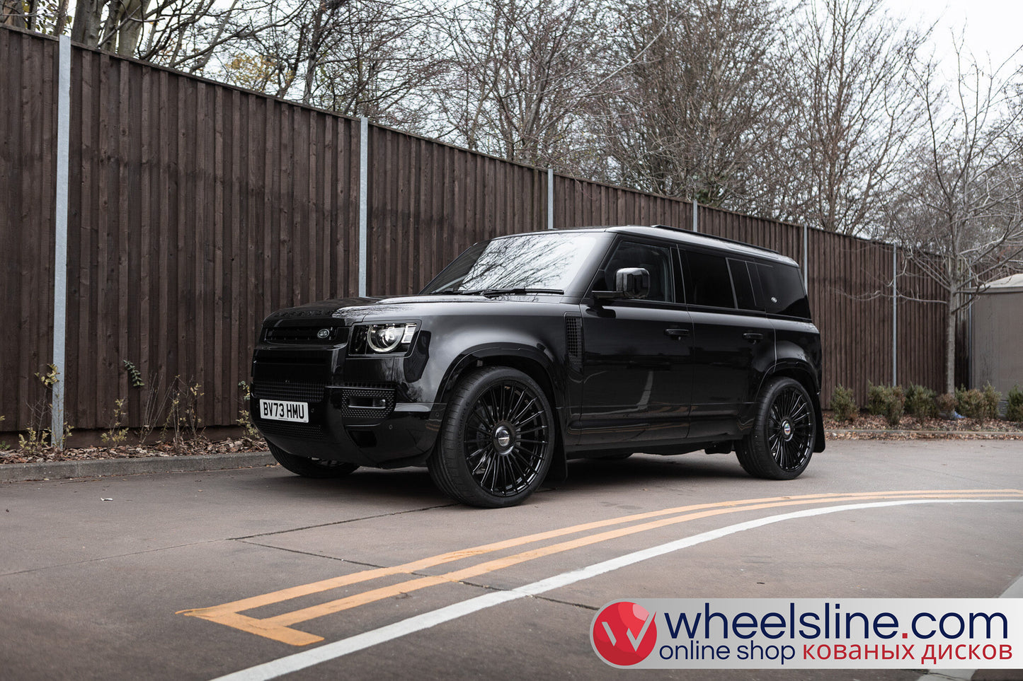 Black Land Rover Defender 1-Piece VS HF-81 Gloss Black Cap-B 240922