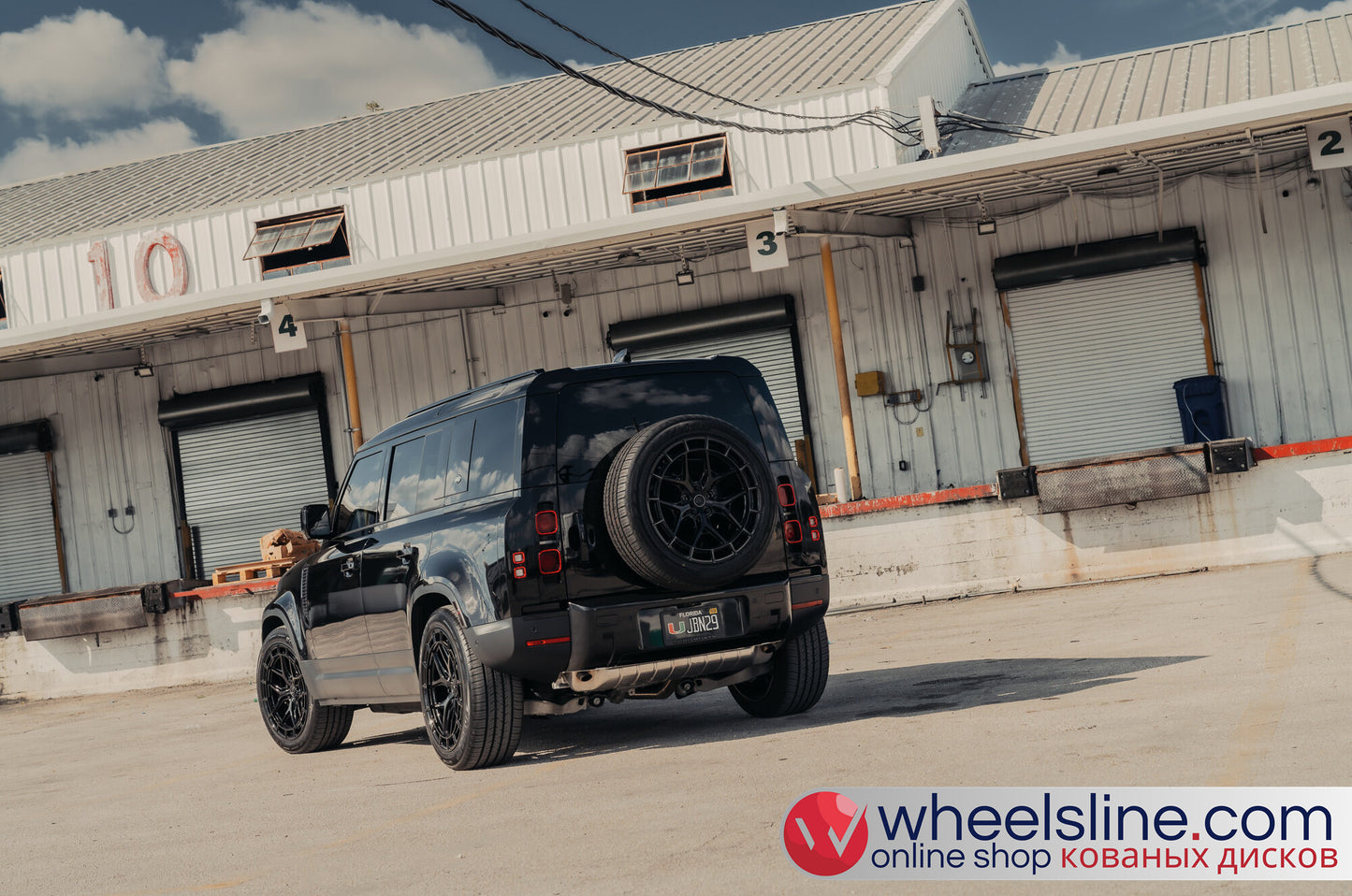 Black Land Rover Defender 1-Piece VS HFX-11 Gloss Black Cap-C 240924