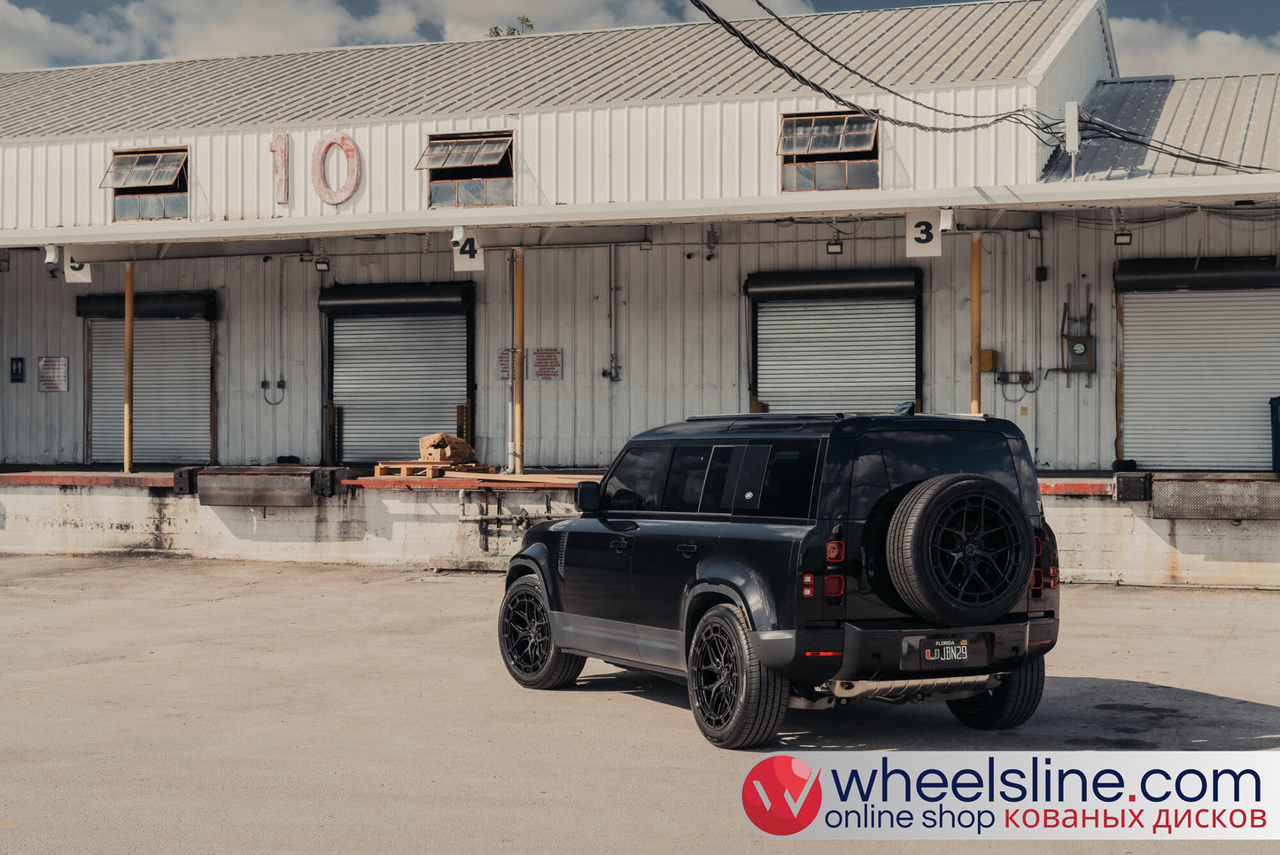 Black Land Rover Defender 1-Piece VS HFX-11 Gloss Black Cap-C 240924