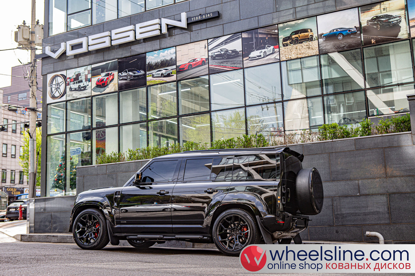 Black Land Rover Defender 1-Piece VS UV-41 Gloss Black 240824