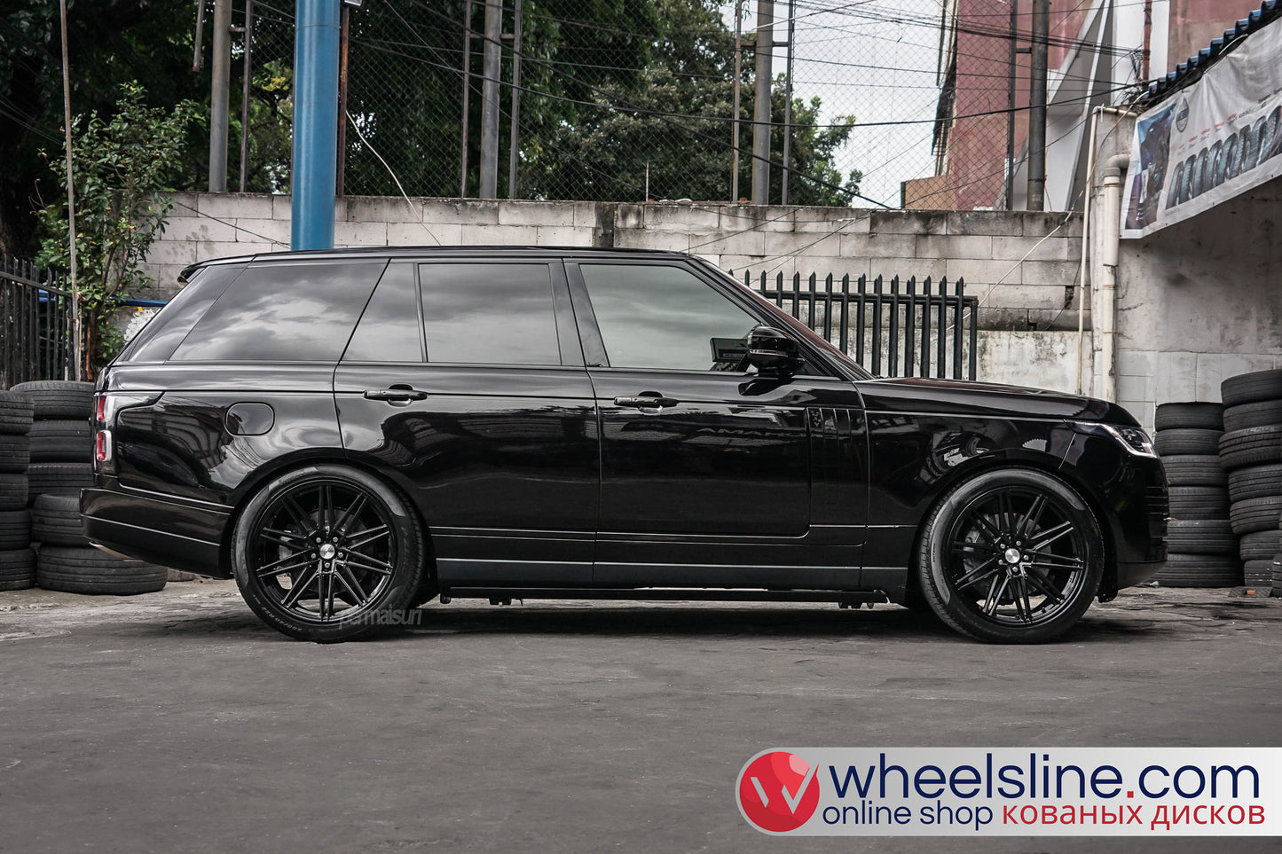 Black Land Rover Range Rover 1-Piece VS CV101 Gloss Black 240924