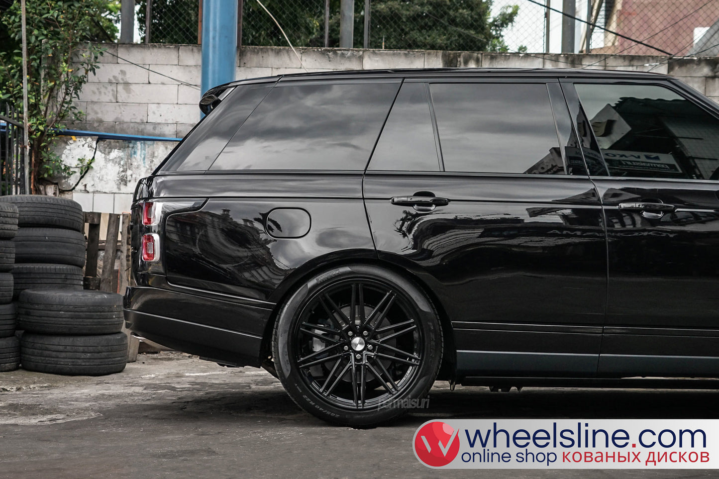 Black Land Rover Range Rover 1-Piece VS CV101 Gloss Black 240924