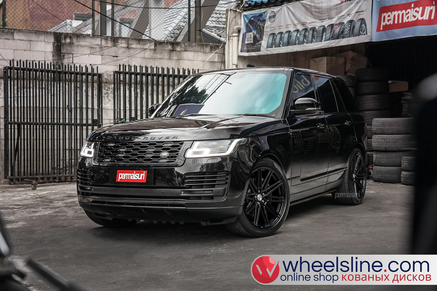 Black Land Rover Range Rover 1-Piece VS CV101 Gloss Black 240924