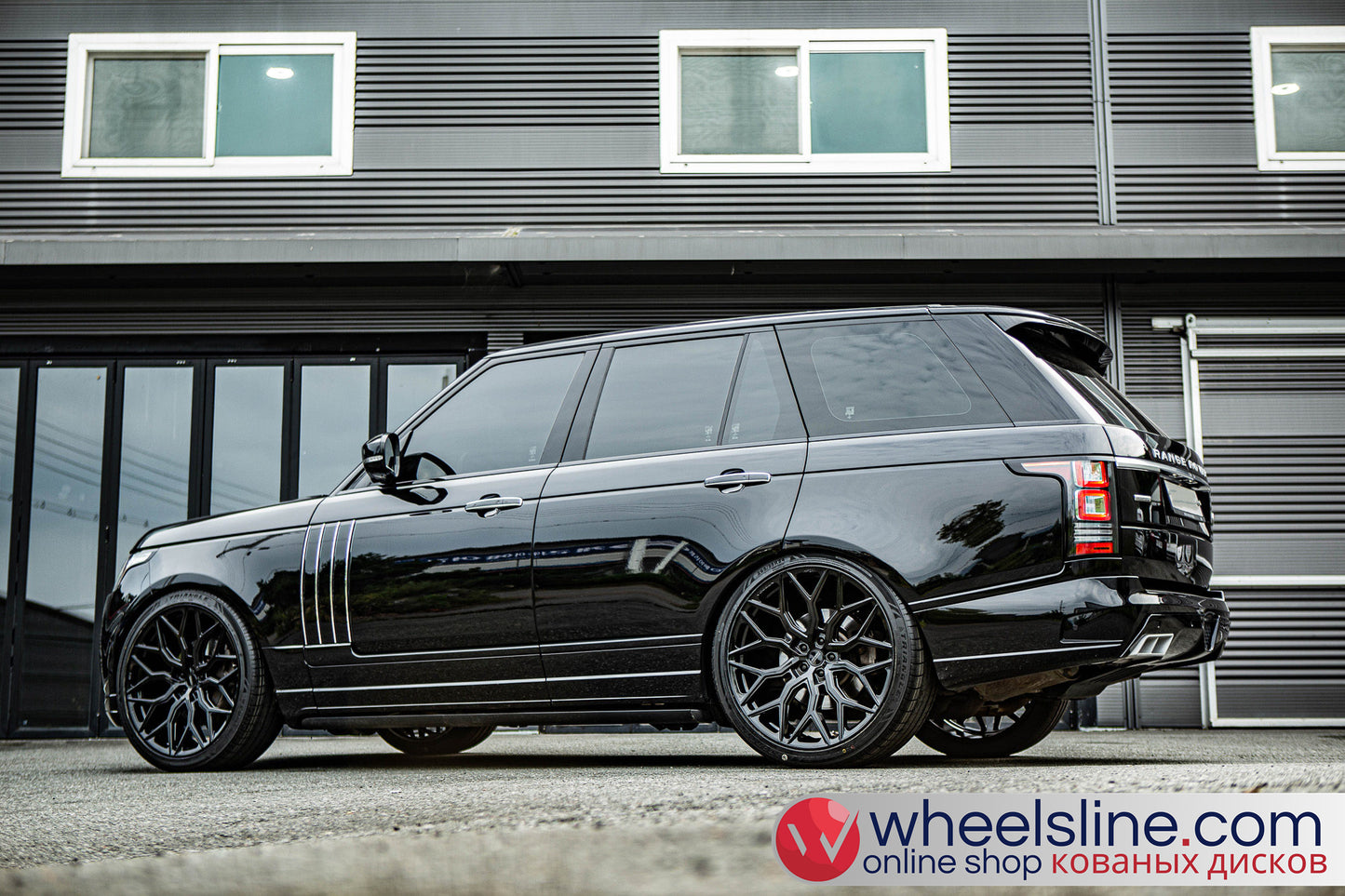 Black Land Rover Range Rover 1-Piece VS HF-21 Gloss Black 240924