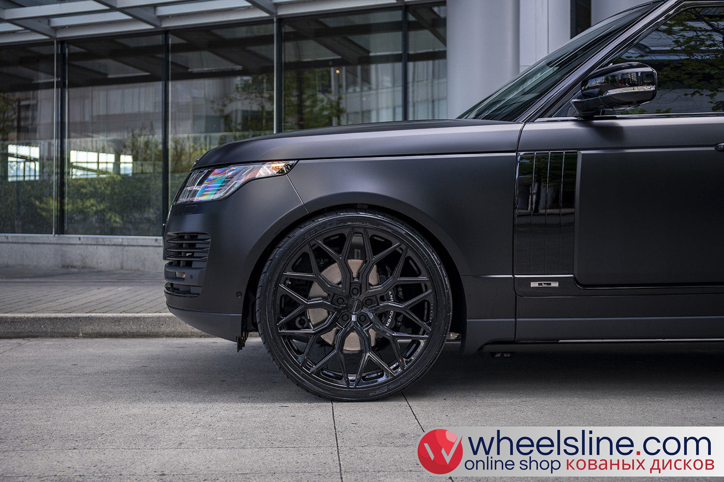 Black Land Rover Range Rover 1-Piece VS HF-21 Gloss Black 240924