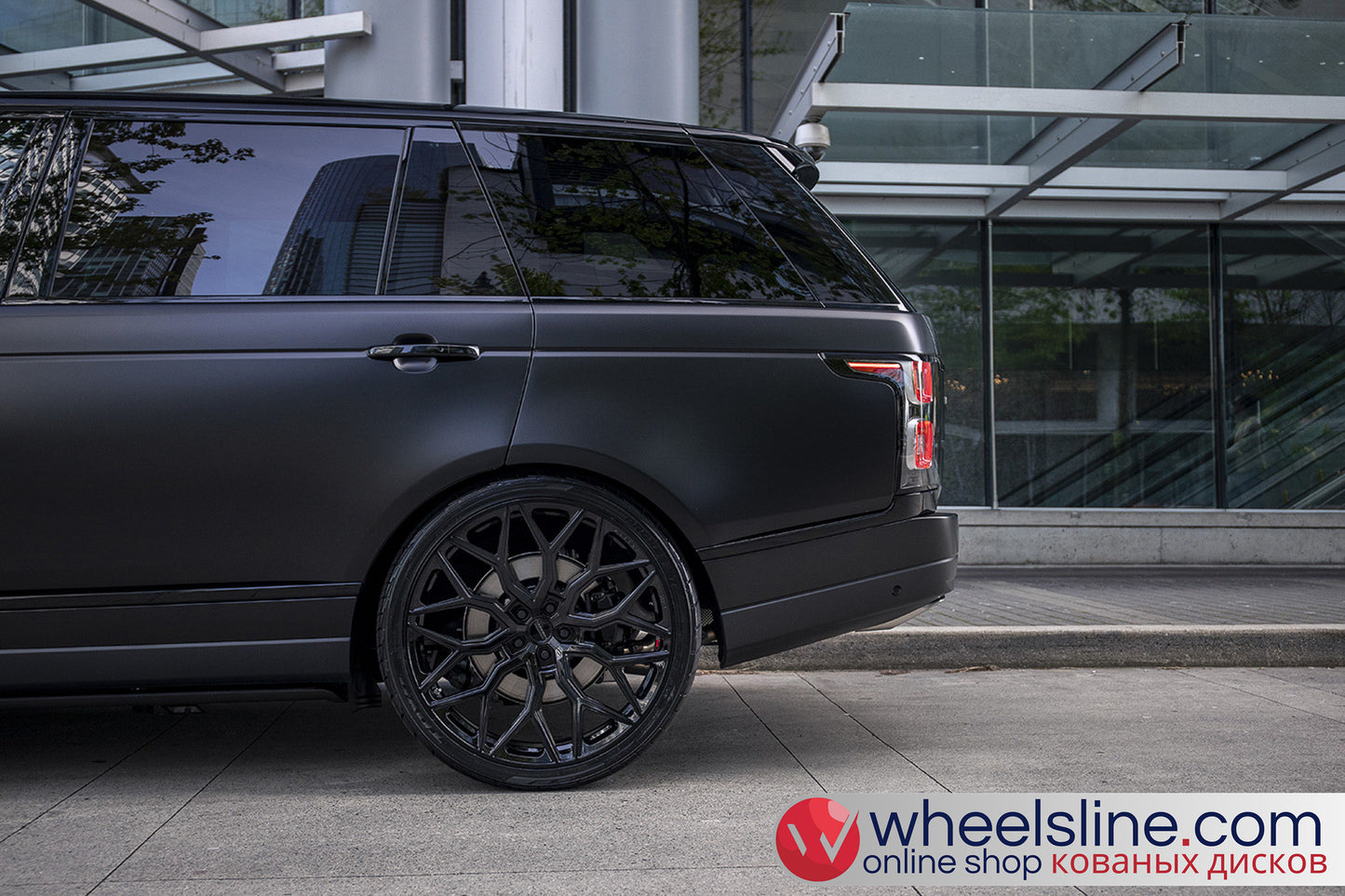 Black Land Rover Range Rover 1-Piece VS HF-21 Gloss Black 240924