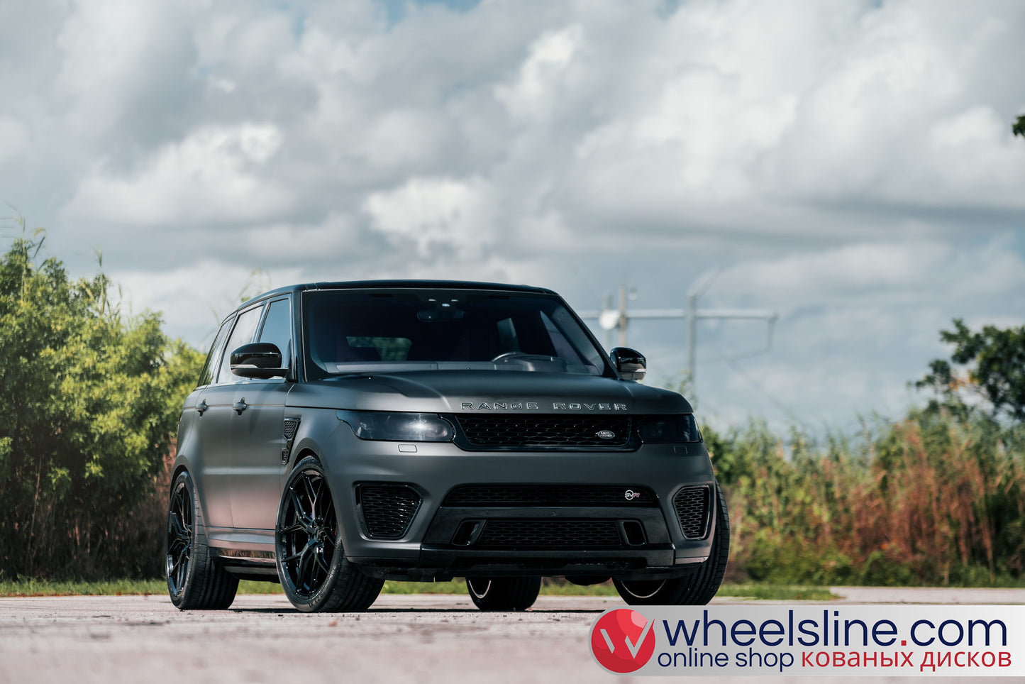 Black Land Rover Range Rover 1-Piece VS HF-51 Gloss Black 240926