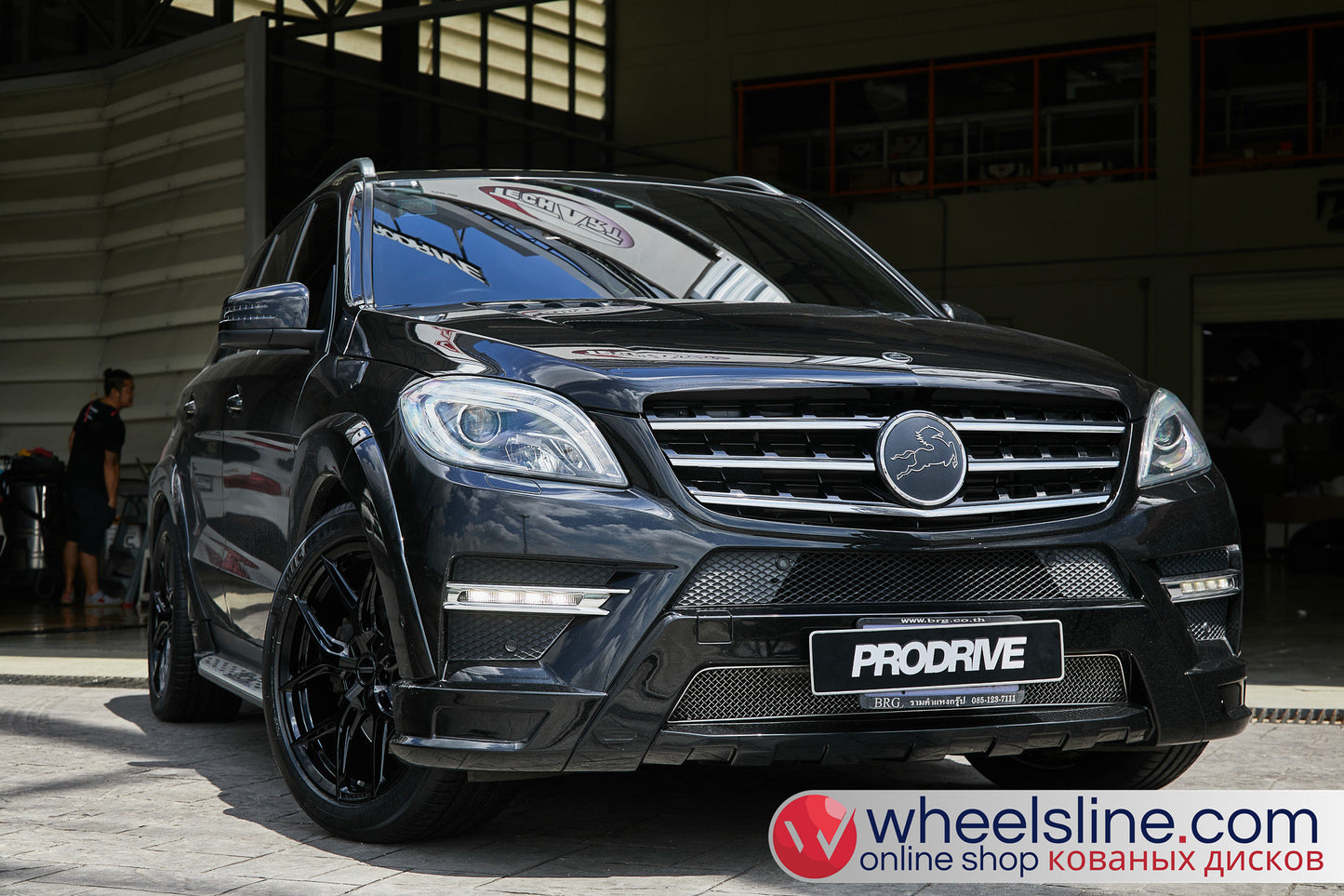 Black Mercedes ML 1-Piece VS HF-51 Gloss Black  240802