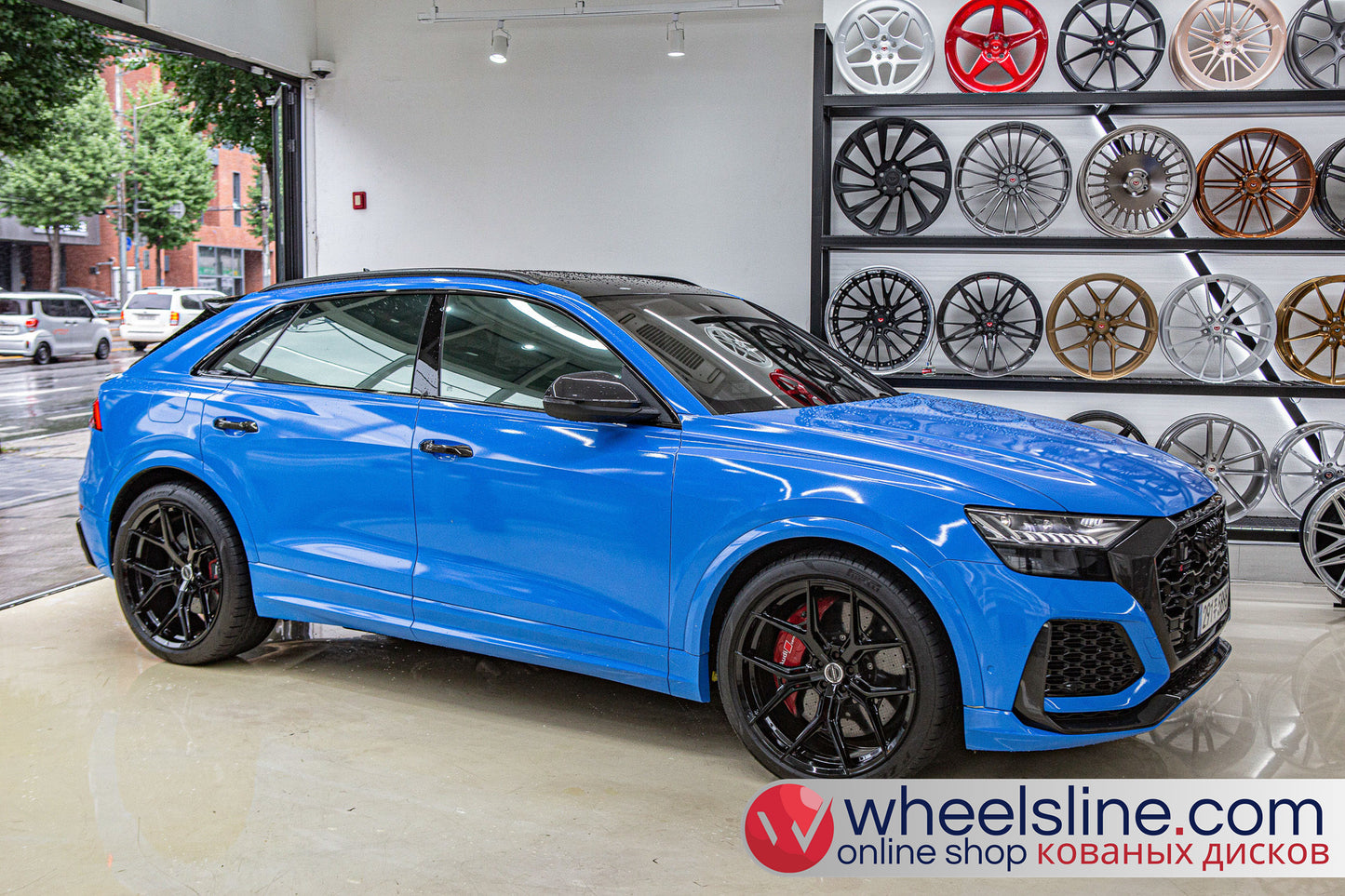 Blue  Audi Q8 1-Piece VS HF-71 Piano Black 240903