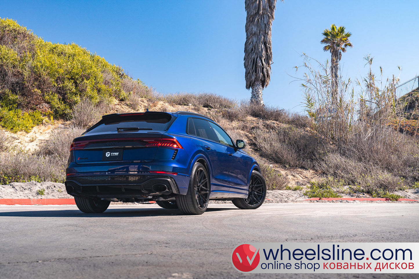 Blue  Audi Q8 1-Piece VS HF-71 Piano Black 240903