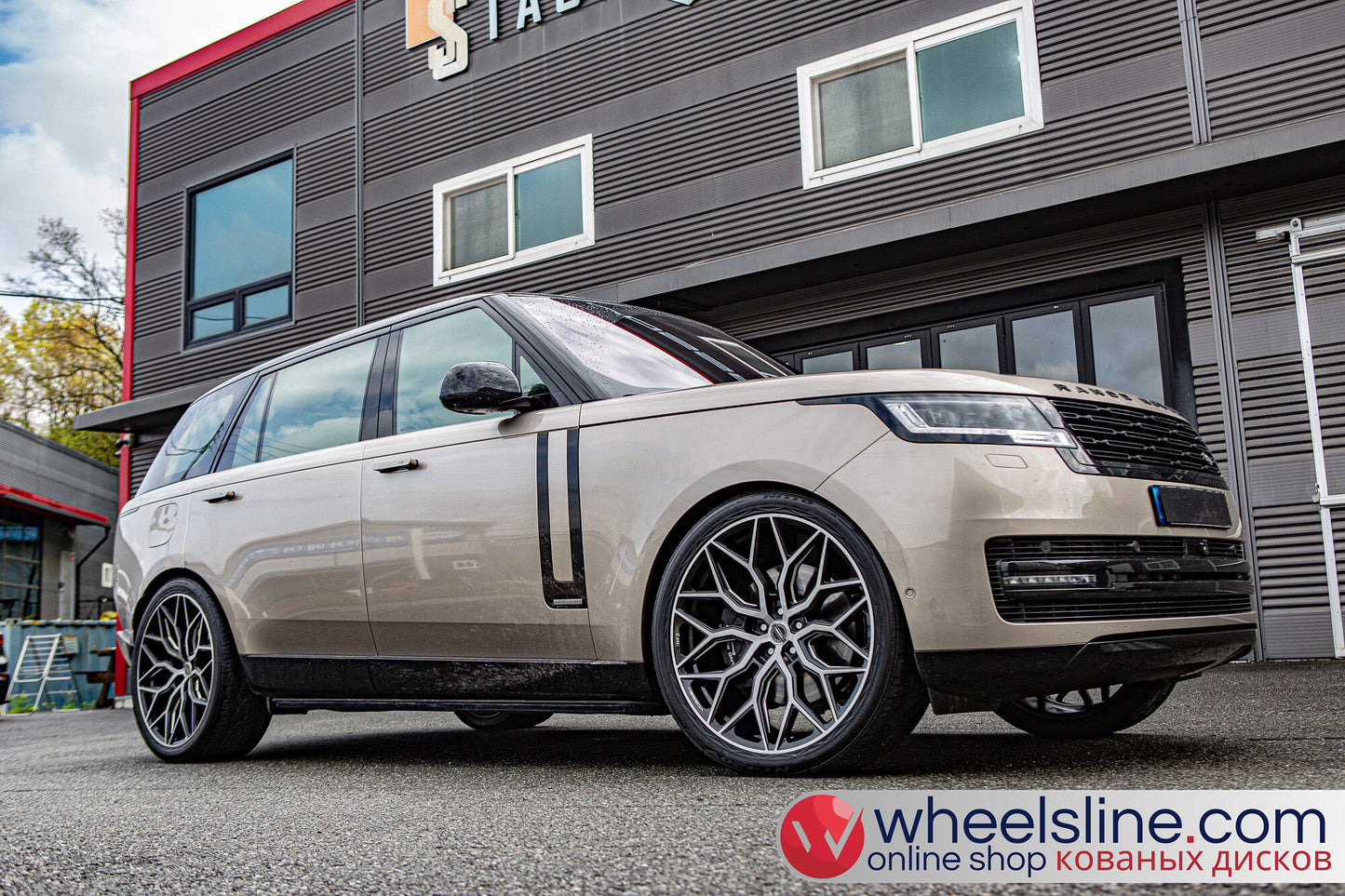 Gold Land Rover Range Rover 1-Piece VS HF-21  Gloss Black With Brushed Face And Machined Windows 240926