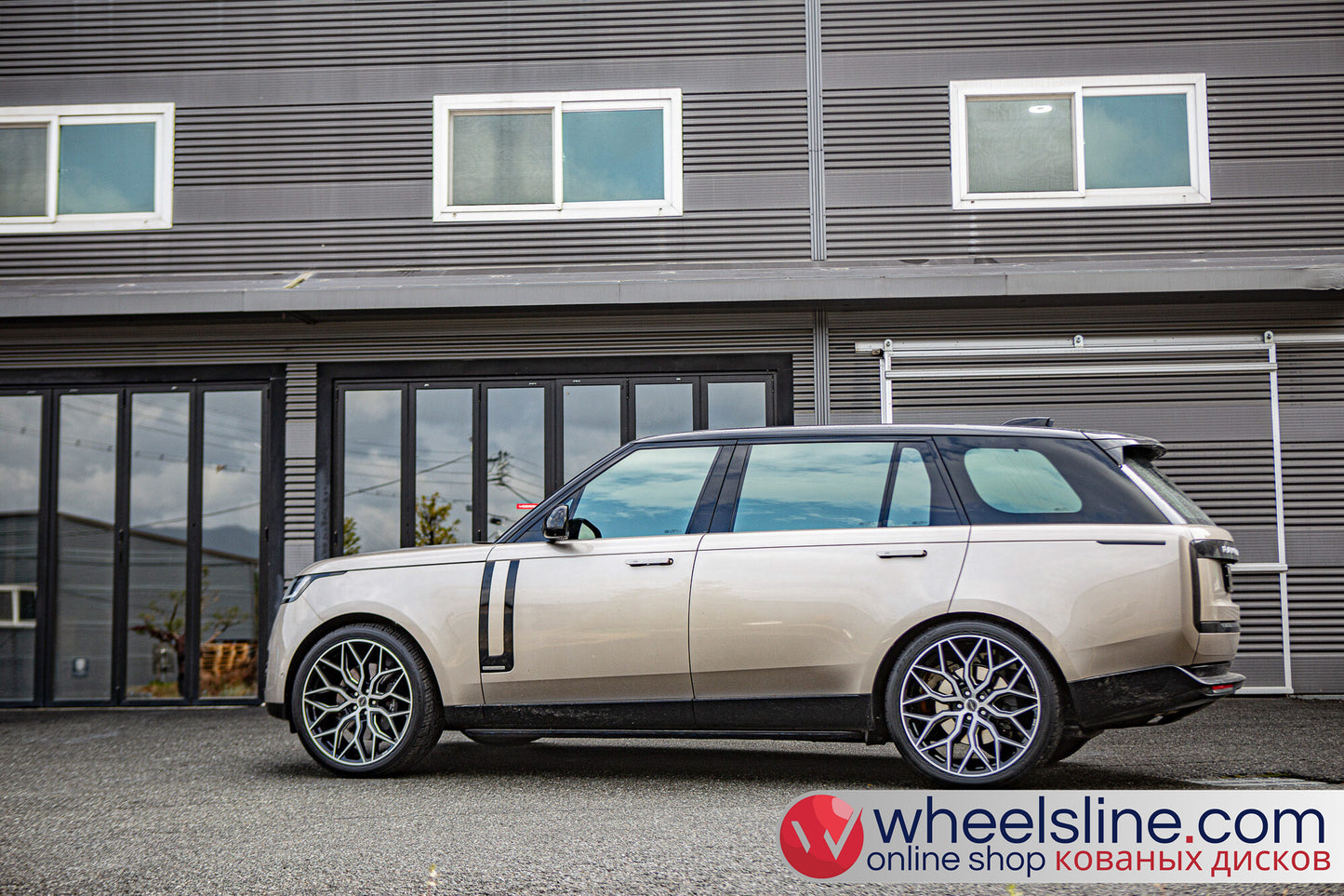 Gold Land Rover Range Rover 1-Piece VS HF-21  Gloss Black With Brushed Face And Machined Windows 240926