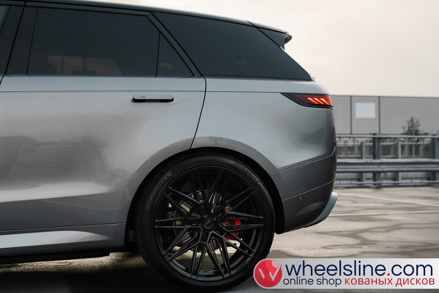 Gray Land Rover Range Rover 1-Piece VS HF-71 Gloss Black 240922