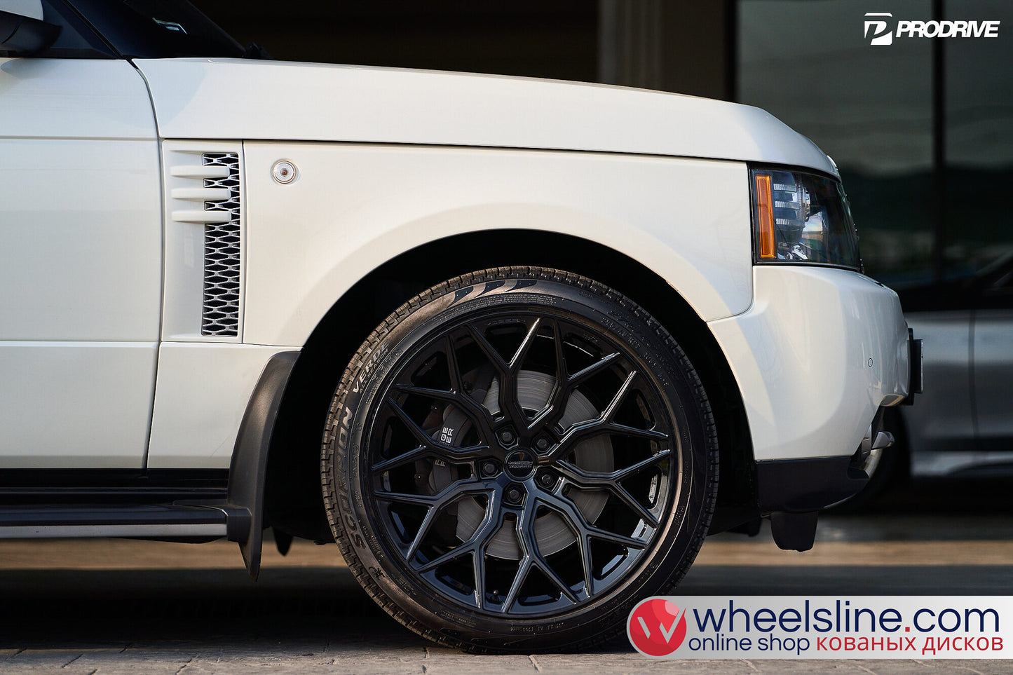 White Land Rover Range Rover 1-Piece VS HF-21 Gloss Black 240924