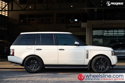 White Land Rover Range Rover 1-Piece VS HF-21 Gloss Black 240924