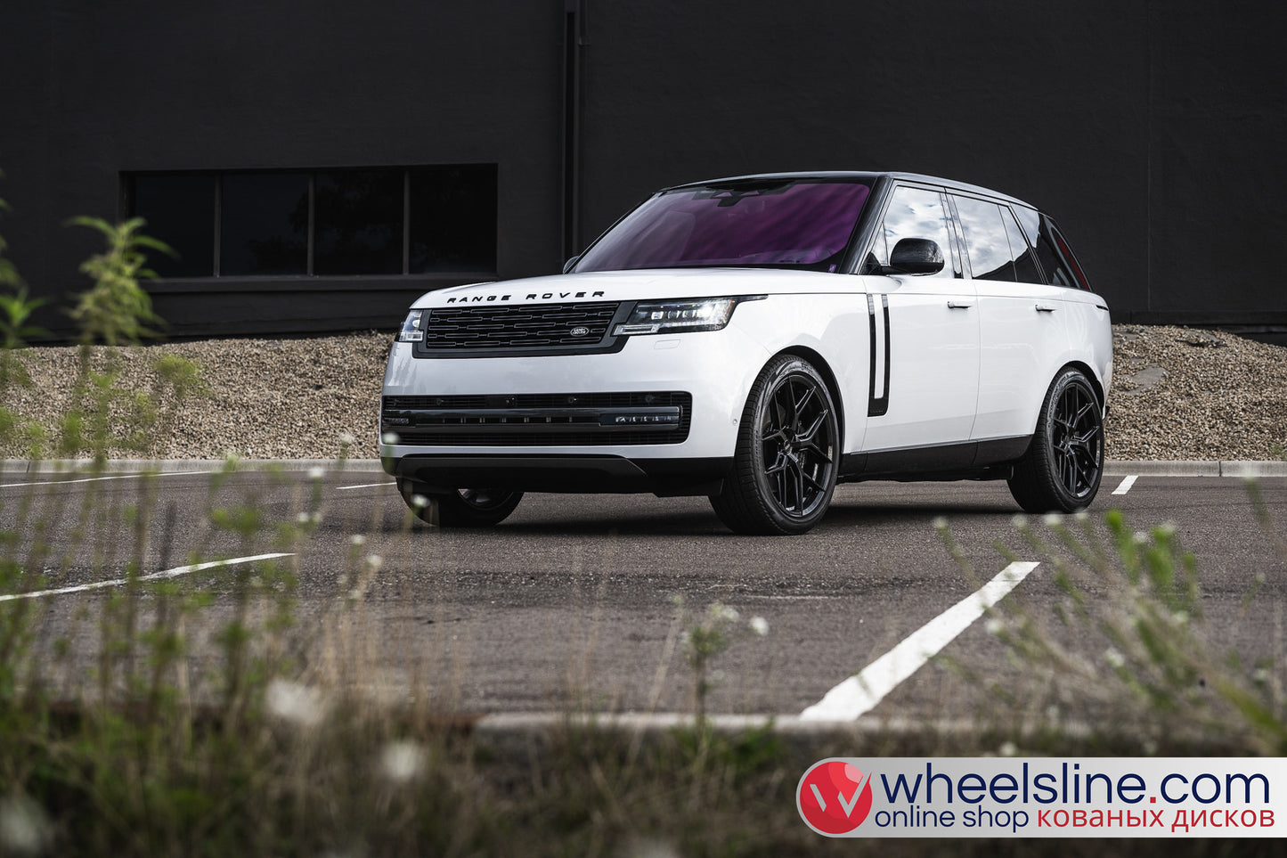 White Land Rover Range Rover 1-Piece VS HF-51 Gloss Black 240919