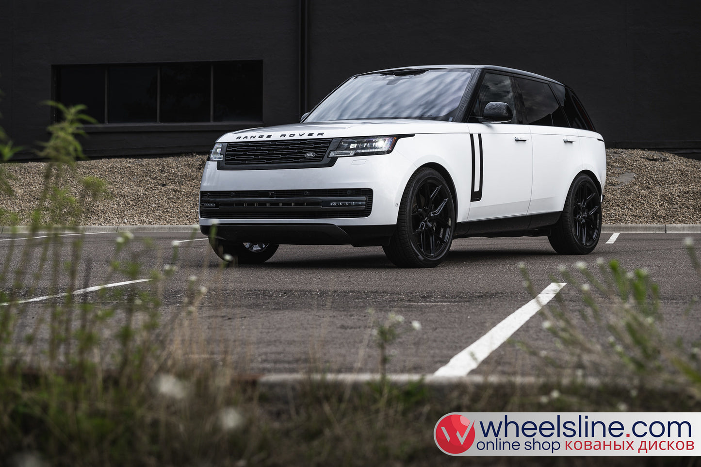 White Land Rover Range Rover 1-Piece VS HF-51 Gloss Black 240919