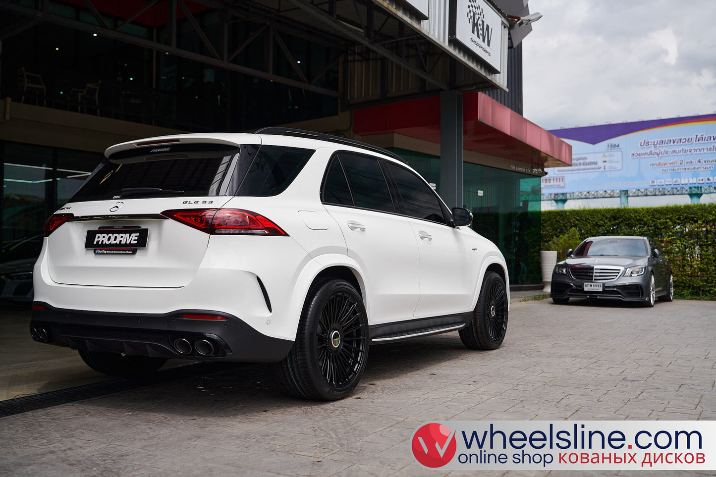 White Mercedes GLE 1-Piece VS HF-81 Gloss Black Cap-B 240802