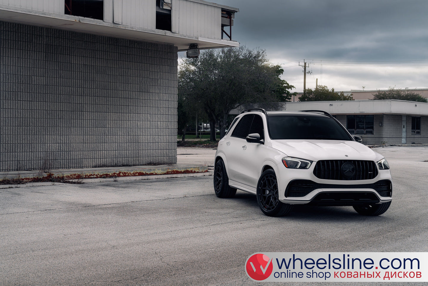 White Mercedes GLS 1-Piece VS HFX-11 Matte Black 240802