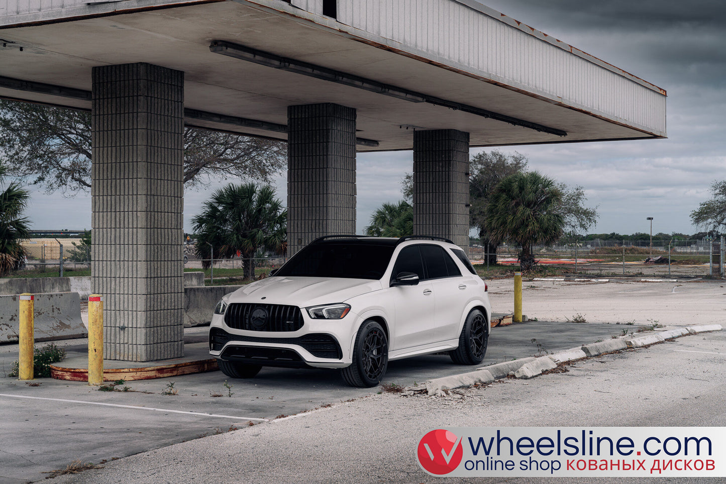 White Mercedes GLS 1-Piece VS HFX-11 Matte Black 240802