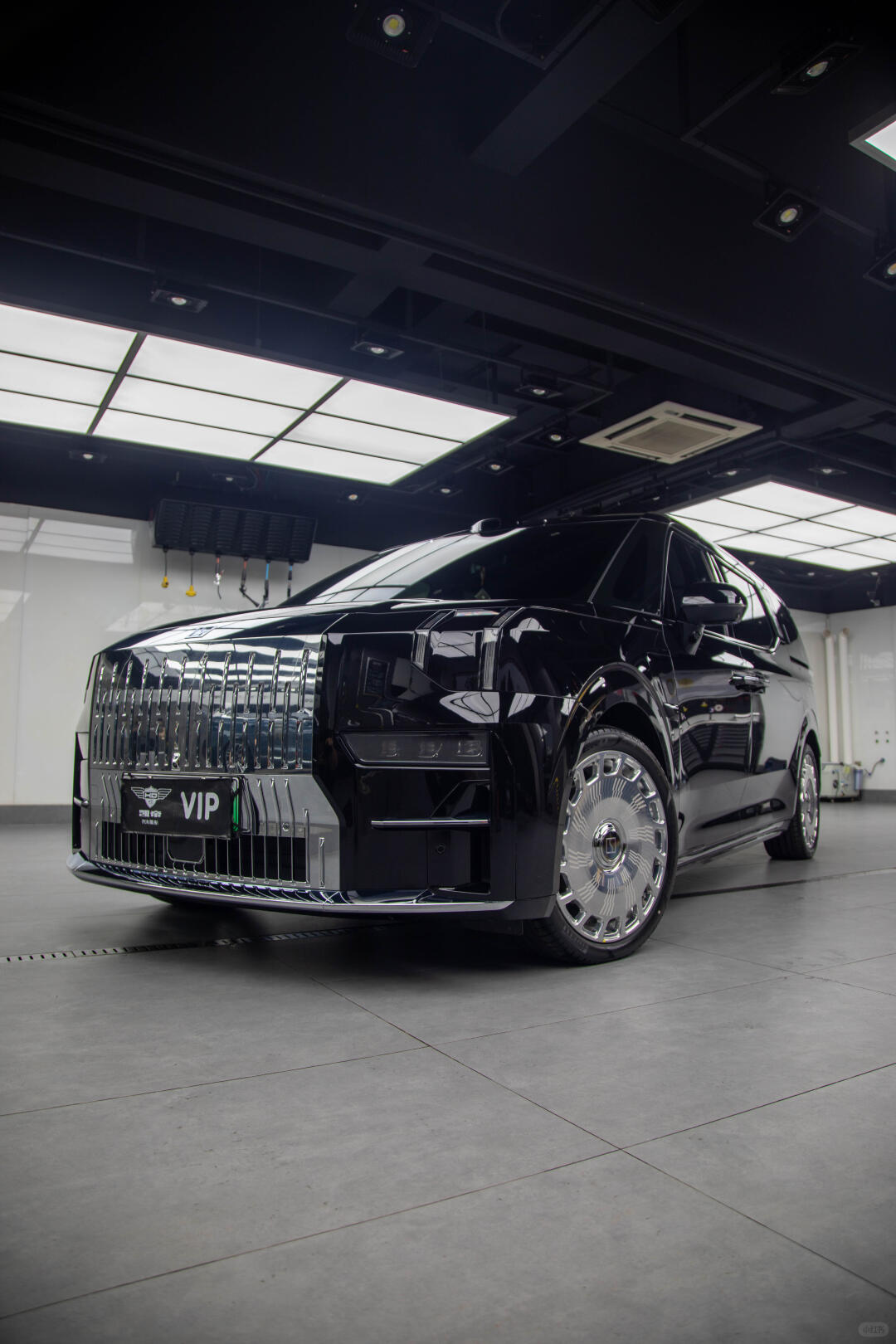 Zeekr 009 · Radiance Edition